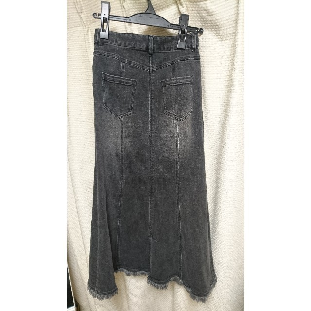 Ameri VINTAGE(アメリヴィンテージ)のameri DEEP SLIT DENIM SKIRT レディースのスカート(ロングスカート)の商品写真