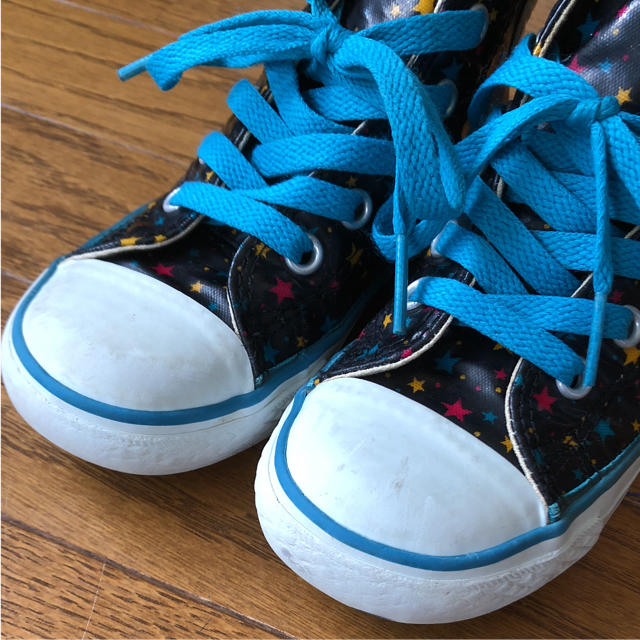 CONVERSE(コンバース)のマダムボッチ様専用♡コンバース[18㎝]星柄ハイカットスニーカー キッズ/ベビー/マタニティのキッズ靴/シューズ(15cm~)(スニーカー)の商品写真