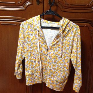 ダブルクローゼット(w closet)のw closet 花柄七分丈パーカー(パーカー)
