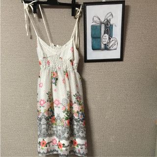 トゥララ(TRALALA)の【美品】ワンピース TRALALA 可愛い ドット 花(ひざ丈ワンピース)