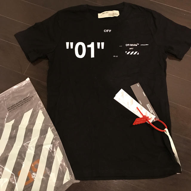 【新品】オフホワイト Off-White Tシャツ