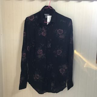 エイチアンドエム(H&M)の新品未使用！H&M 薔薇柄 Ｙシャツ(シャツ)