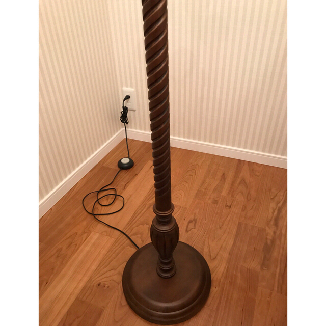 LAURA ASHLEY - 新品 ローラアシュレイ 大型フロアスタンドの LAURA ASHLEY - 新品 ローラアシュレイ 大型フロアスタンドの