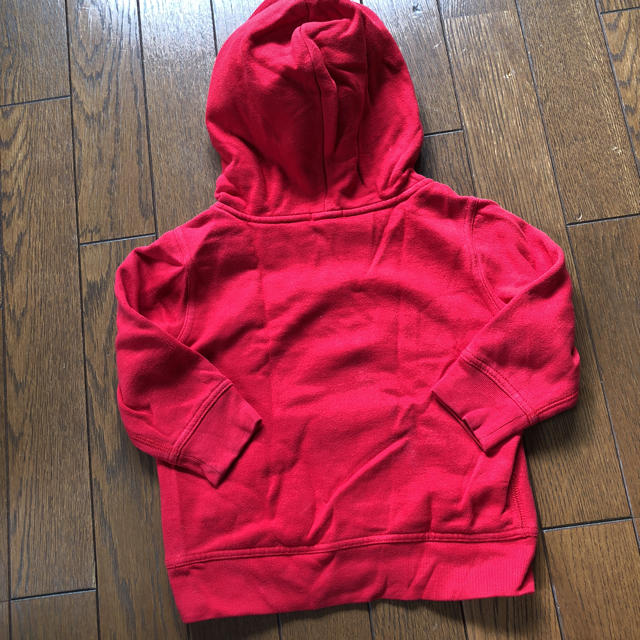 babyGAP(ベビーギャップ)のbabyGAP 90 パーカー 赤 キッズ/ベビー/マタニティのキッズ服男の子用(90cm~)(Tシャツ/カットソー)の商品写真