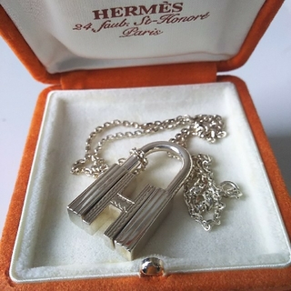 エルメス(Hermes)の美品◆エルメス 限定 Hカデナ&silverネックレス (ネックレス)