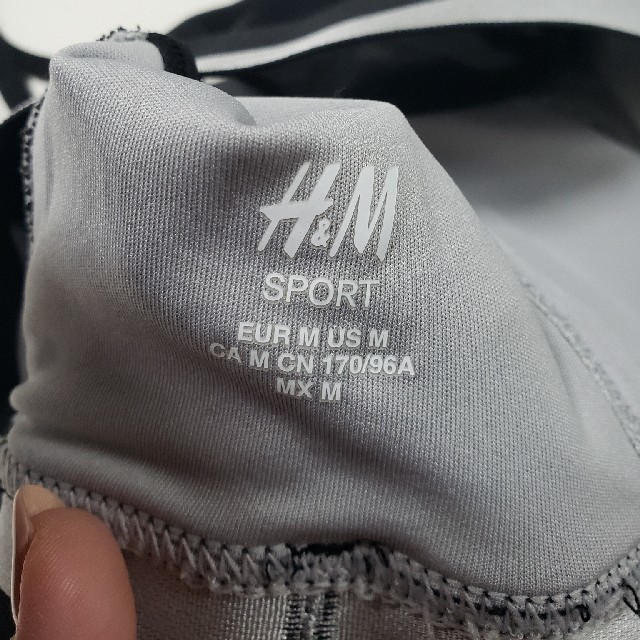 H&M(エイチアンドエム)の珠三郎様専用　H&M　スポーツブラトップ スポーツ/アウトドアのトレーニング/エクササイズ(ヨガ)の商品写真