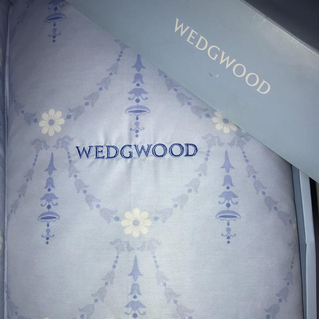 WEDGWOOD(ウェッジウッド)の【新品未使用】WEDGWOOD ウエッジウッド 羽毛肌掛けふとん ウォッシャブル インテリア/住まい/日用品の寝具(布団)の商品写真