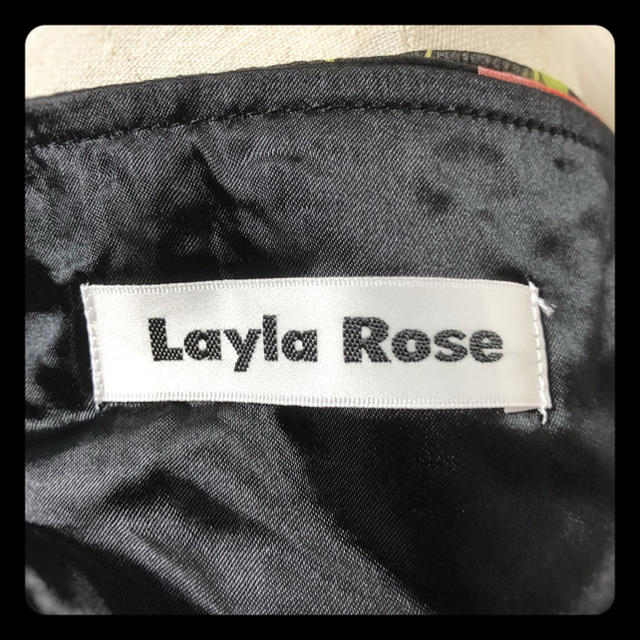 Layla Rose(レイラローズ)の【x003】Layla Rose スカート 花柄 ブラック系 レディースのスカート(ミニスカート)の商品写真