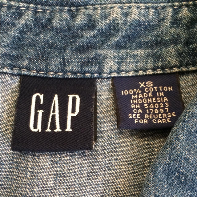 GAP(ギャップ)のGAP デニムシャツ XS レディースのトップス(シャツ/ブラウス(長袖/七分))の商品写真