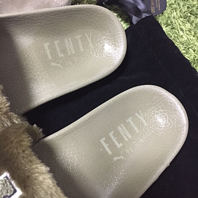 PUMA(プーマ)のPUMA×FENTY ファーサンダル 最終値下げ レディースの靴/シューズ(サンダル)の商品写真