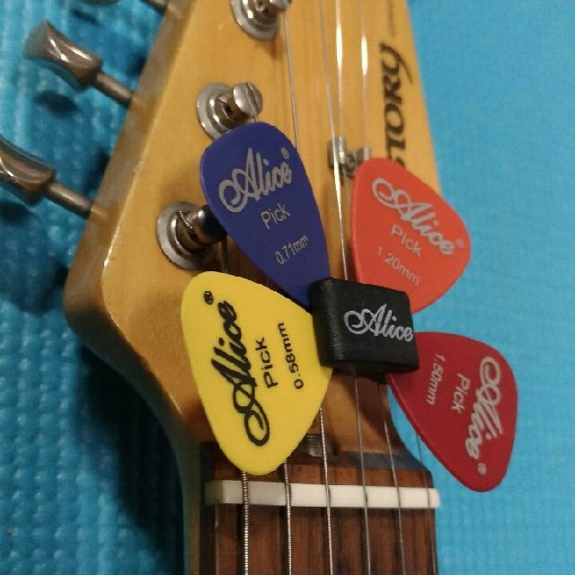 ラバーピックホルダー（Rubber Pick Holder) 　ピック6枚付 楽器のギター(エレキギター)の商品写真