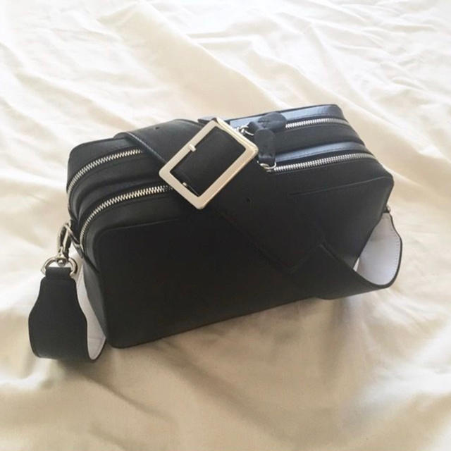 YONFA  square shoulder bag 黒 レディースのバッグ(ボディバッグ/ウエストポーチ)の商品写真