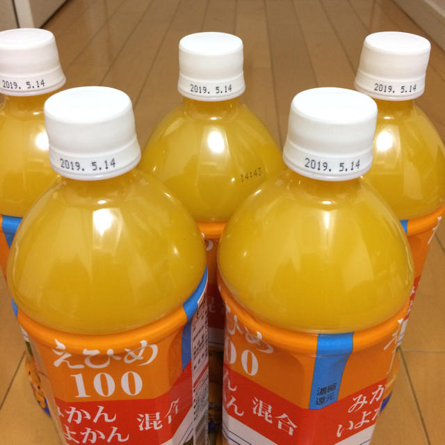 ひでゆき様専用！【新品】えひめ100%果汁ジュース（ペットボトル1L×5本入）  食品/飲料/酒の飲料(ソフトドリンク)の商品写真