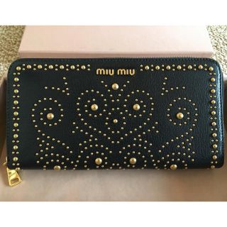 miumiu スタッズ長財布