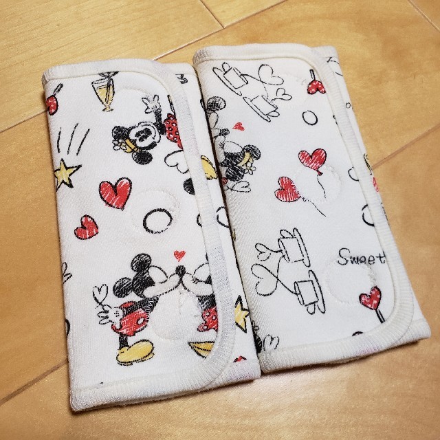 Disney(ディズニー)のniko 25 happy様専用★Disney 抱っこ紐よだれカバー キッズ/ベビー/マタニティの外出/移動用品(抱っこひも/おんぶひも)の商品写真