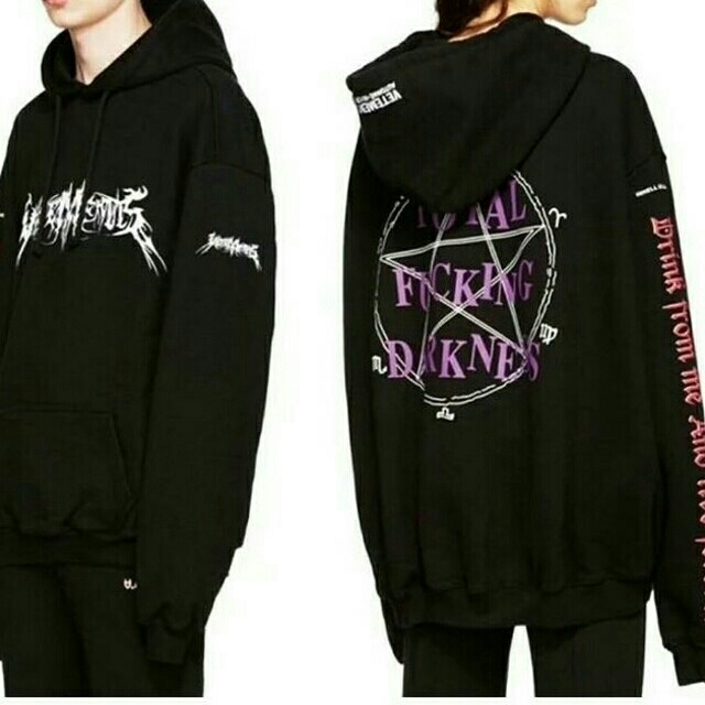 激安セール】 確実正規品 VETEMENTS TOTAL FUCKING DARKNESS パーカー 激安セール】 確実正規品 VETEMENTS TOTAL FUCKING DARKNESS パーカー