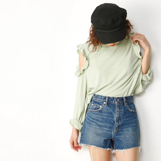 SLY(スライ)のFRILL OPEN SHOULDER TOPS レディースのトップス(カットソー(半袖/袖なし))の商品写真