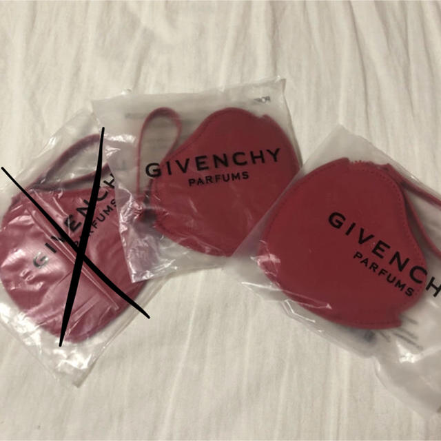 GIVENCHY(ジバンシィ)のGIVENCY ハート型コインケース レディースのファッション小物(コインケース)の商品写真