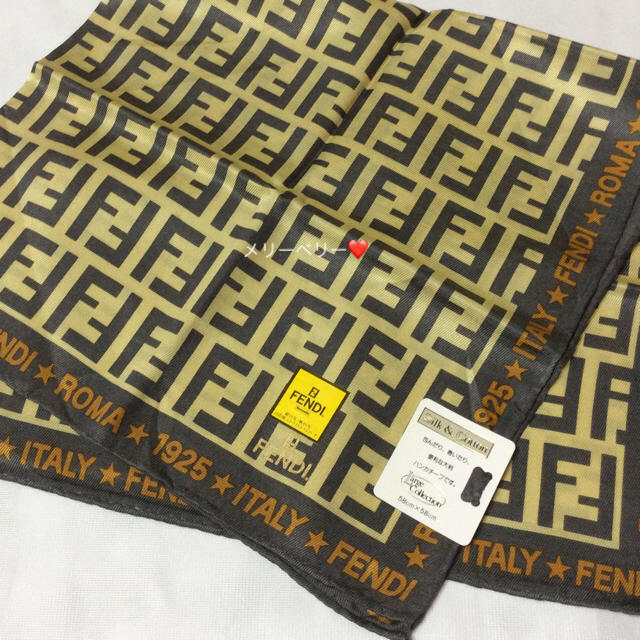 FENDI(フェンディ)の【新品】❤️フェンディ 大判ハンカチーフ❤︎シルク混 ミニスカーフ レディースのファッション小物(ハンカチ)の商品写真