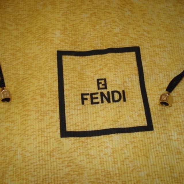 FENDI(フェンディ)の♪フェンディ保存袋　巾着型ロゴ入りチャーム付き レディースのバッグ(その他)の商品写真