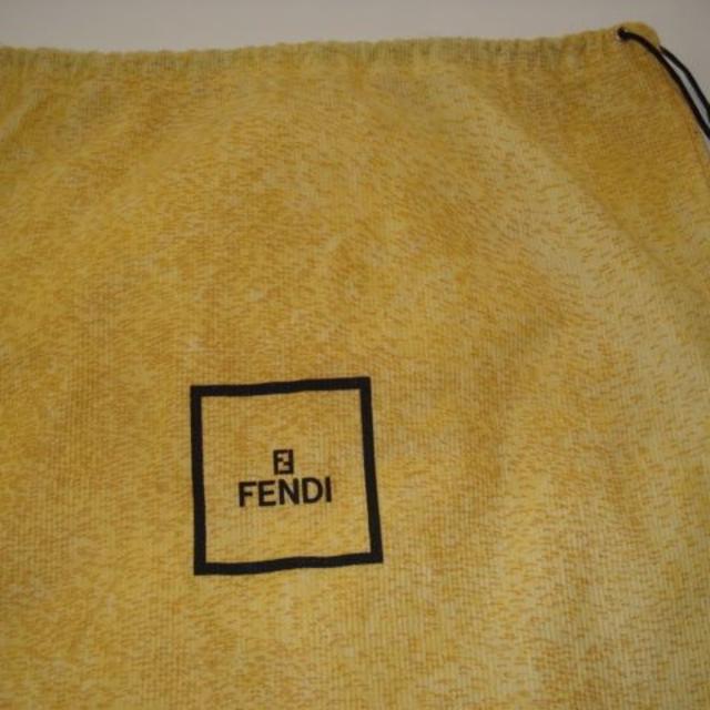 FENDI(フェンディ)の♪フェンディ保存袋　巾着型ロゴ入りチャーム付き レディースのバッグ(その他)の商品写真