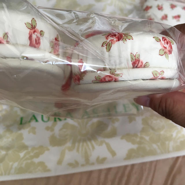 LAURA ASHLEY(ローラアシュレイ)のきょん様専用  ローラアシュレイ  スリッパ2つセット  新品 インテリア/住まい/日用品のインテリア小物(スリッパ/ルームシューズ)の商品写真