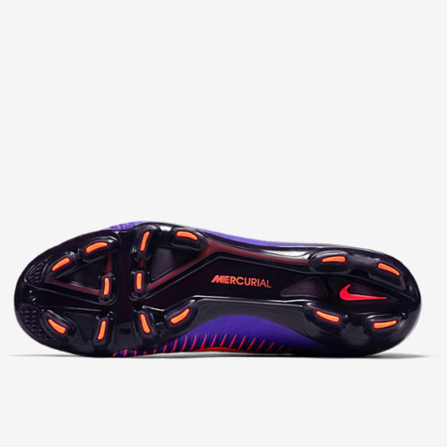 NIKE(ナイキ)のNIKE サッカー スパイク スポーツ/アウトドアのサッカー/フットサル(シューズ)の商品写真