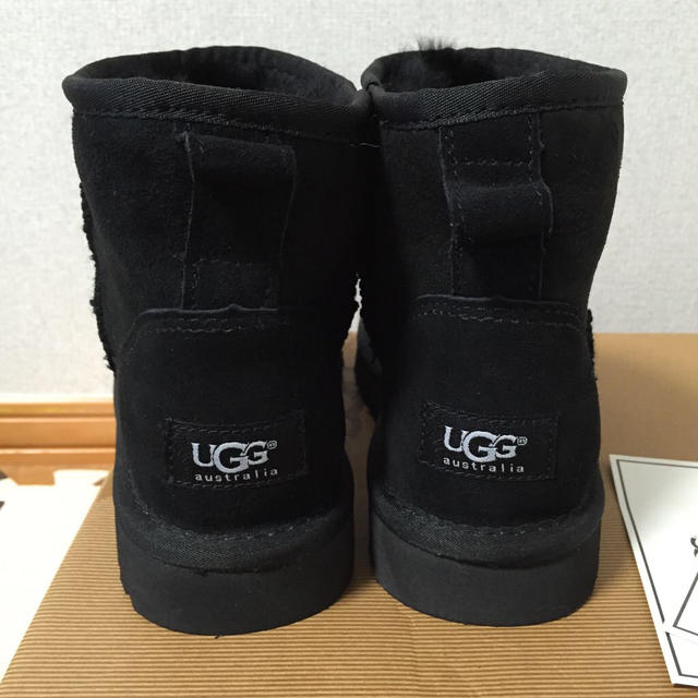UGG(アグ)のUGG//クラシックミニ、ブラックUS6 レディースの靴/シューズ(ブーツ)の商品写真