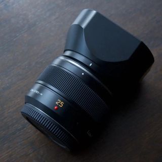 パナソニック(Panasonic)の美品・箱付き！LUMIX 25mm F1.4 単焦点レンズ(レンズ(単焦点))