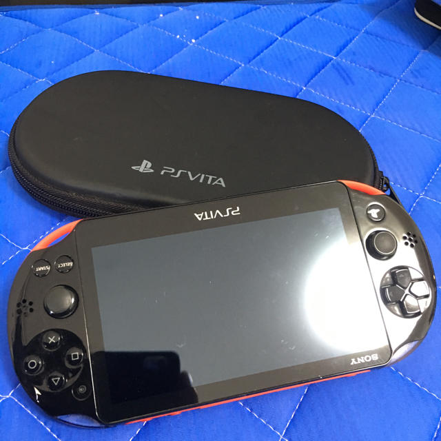 エンタメ/ホビーPS Vita-2000 本体