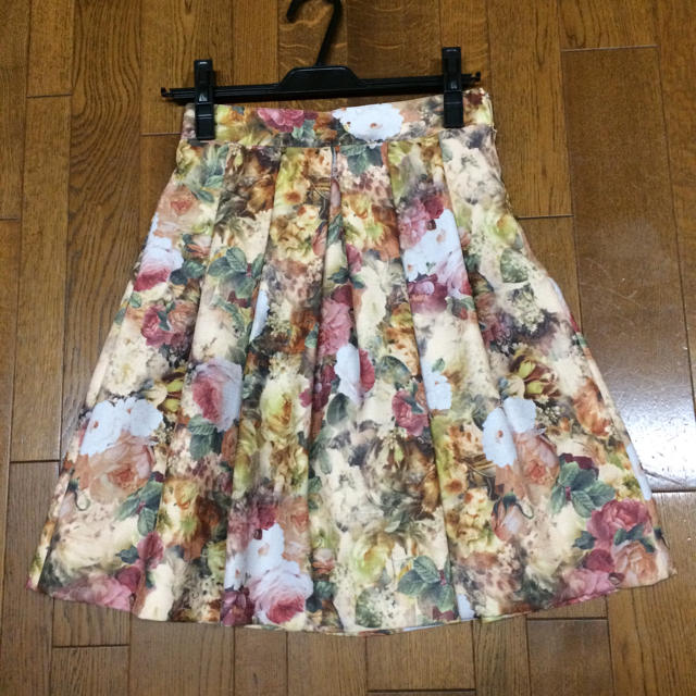 L'EST ROSE(レストローズ)のレストローズ  ローズプリントスカート レディースのスカート(ひざ丈スカート)の商品写真
