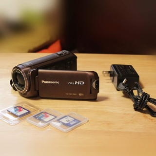 パナソニック(Panasonic)のpanasonic HC-W570M ブラウン【SDカード付き【箱なし【ワイプ(ビデオカメラ)