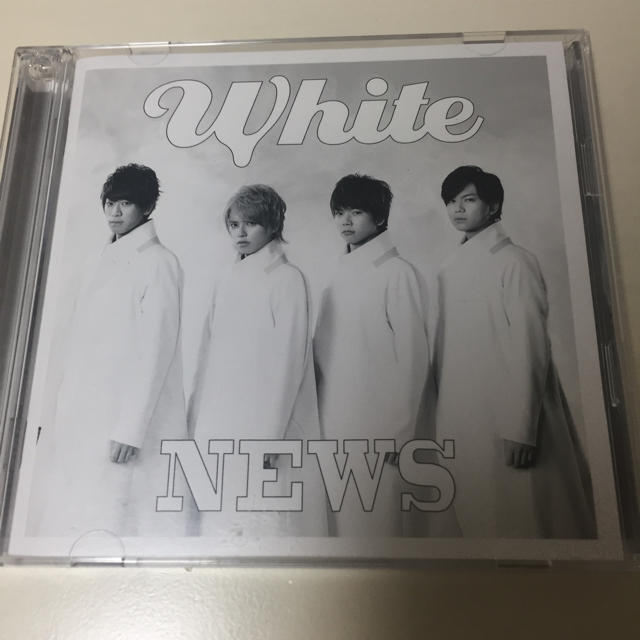 NEWS(ニュース)のNEWS White 初回盤 エンタメ/ホビーのタレントグッズ(アイドルグッズ)の商品写真