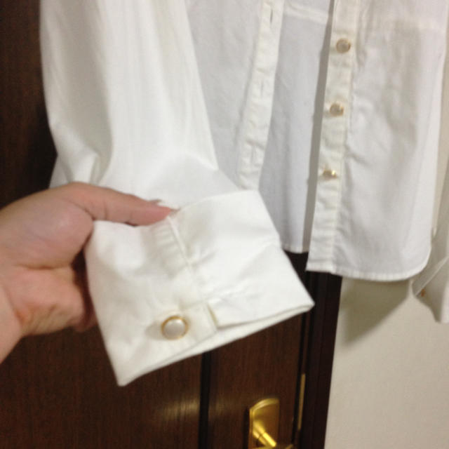 値下げ☆新品☆白シャツ レディースのトップス(シャツ/ブラウス(長袖/七分))の商品写真