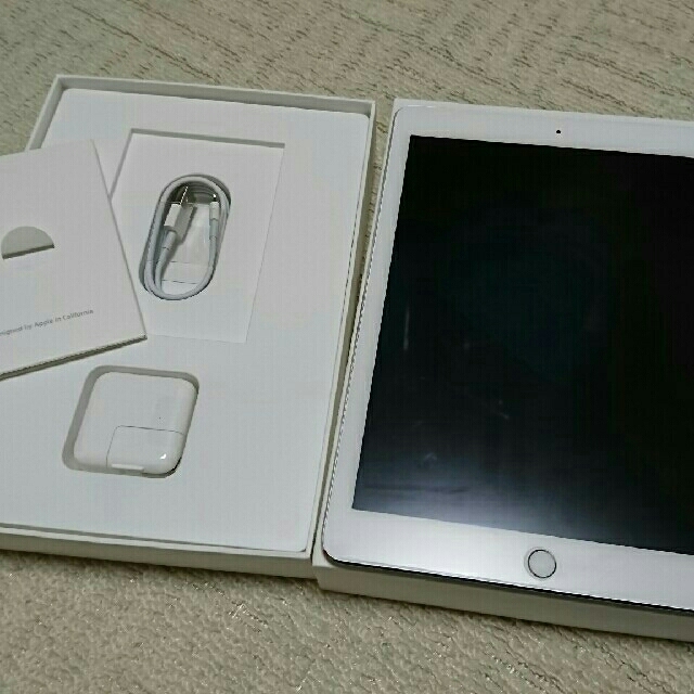 iPad(アイパッド)のiPadAir2 Wi-Fi+Cellular 16GB ソフトバンク スマホ/家電/カメラのPC/タブレット(タブレット)の商品写真