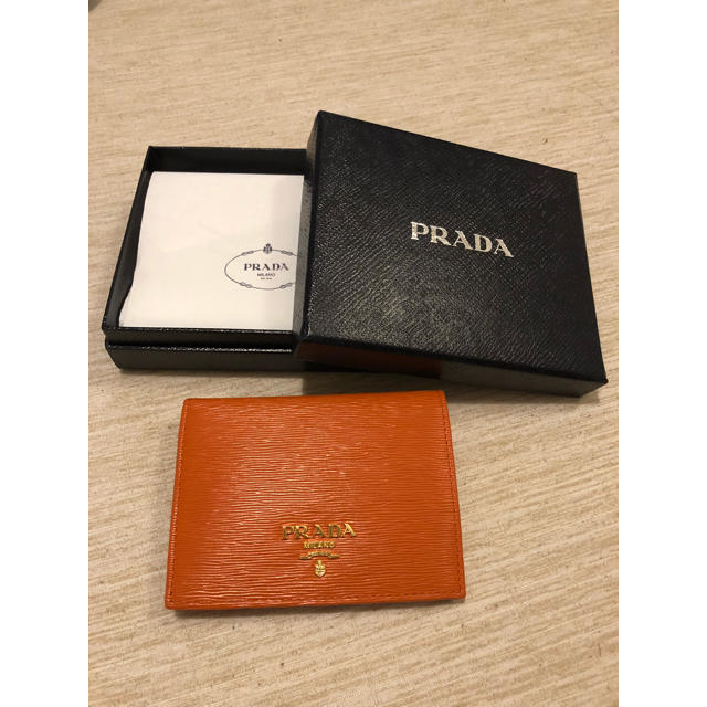 PRADA サフィアーノ 2つ折り財布