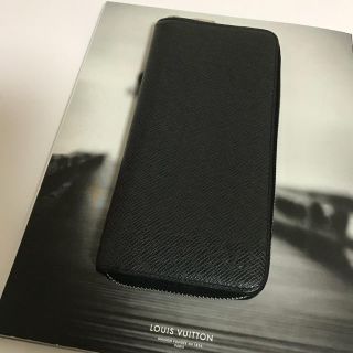 ルイヴィトン(LOUIS VUITTON)の【美品・2014年製】ルイ・ヴィトン タイガ  ヴェルティカル長財布(長財布)