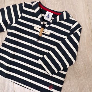 プチバトー(PETIT BATEAU)の《新品》プチバトー マリニエールプルオーバー(シャツ/カットソー)