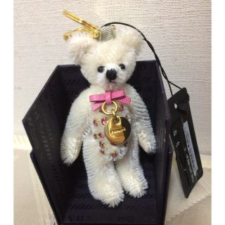 プラダ(PRADA)のプラダ/ベアキーホルダーチャーム/くま/新品タグ付き(キーホルダー)