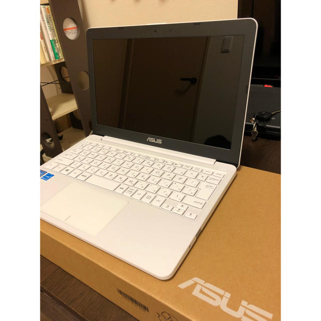 ASUS(エイスース)のASUS VivoBook E203NA スマホ/家電/カメラのPC/タブレット(ノートPC)の商品写真