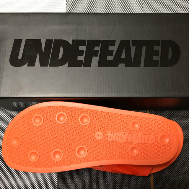 UNDEFEATED(アンディフィーテッド)のUNDEFEATED SLIDE - ORANGE メンズの靴/シューズ(サンダル)の商品写真