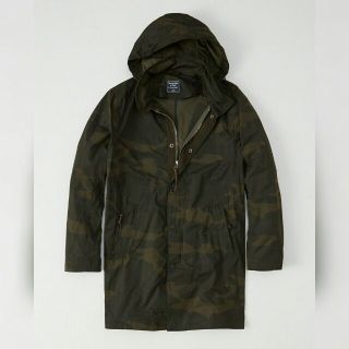 アバクロンビーアンドフィッチ(Abercrombie&Fitch)の新品未使用　アバクロ　Sサイズ　カモフラ柄アウター　迷彩ジャケット(ナイロンジャケット)