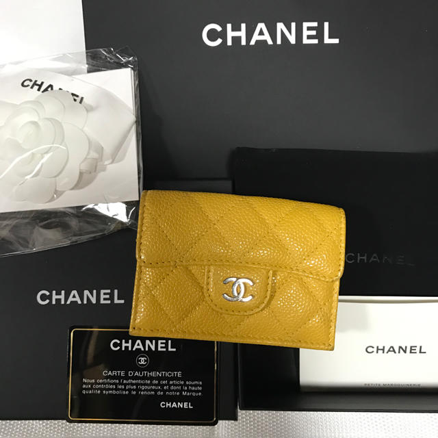 CHANEL(シャネル)のCHANEL シャネル スモールウォレット ミニ財布 イエロー マトラッセ レディースのファッション小物(財布)の商品写真