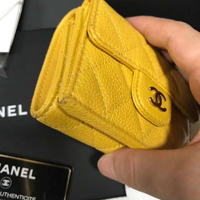 CHANEL(シャネル)のCHANEL シャネル スモールウォレット ミニ財布 イエロー マトラッセ レディースのファッション小物(財布)の商品写真