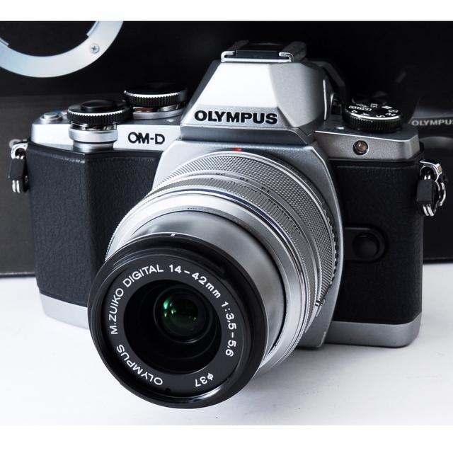 オリンパス　OM-D E-M10(初代)　シルバー