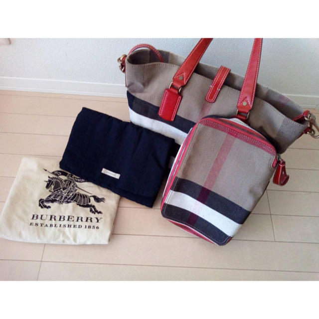 BURBERRY(バーバリー)のpino387さん専用 Burberry 2way マザーズバック 3点セット キッズ/ベビー/マタニティのマタニティ(マザーズバッグ)の商品写真