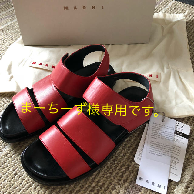 【新品タグ付き】MARNI フスベットサンダル レッド靴/シューズ