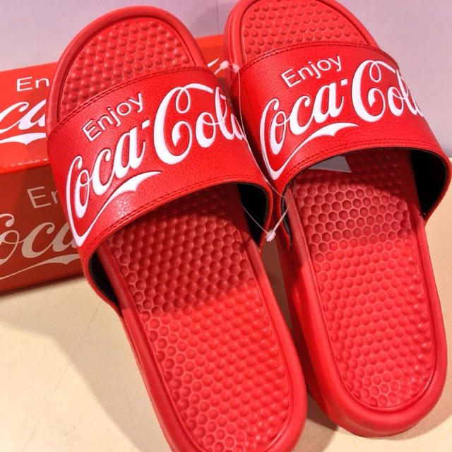 コカ・コーラ(コカコーラ)の新品 未使用  コカコーラ シャワーサンダルver.2 レッド cocacola メンズの靴/シューズ(サンダル)の商品写真