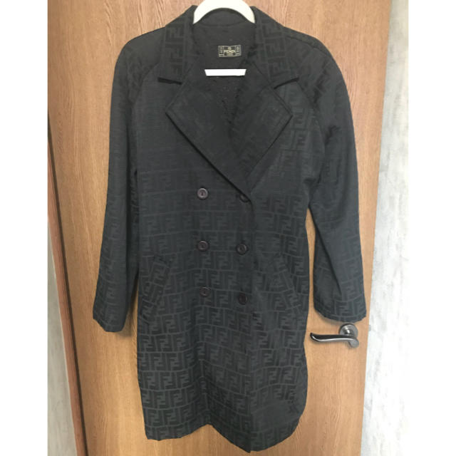 FENDI(フェンディ)のコート 黒 FENDI レディースのジャケット/アウター(チェスターコート)の商品写真