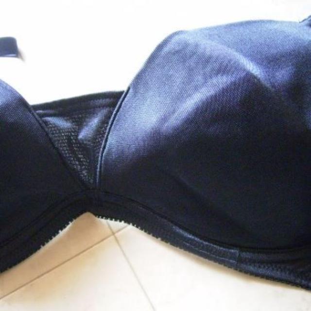 【イ３】コンパクト ブラ ヌート Ｆ１００ ブラック  レディースの下着/アンダーウェア(ブラ)の商品写真